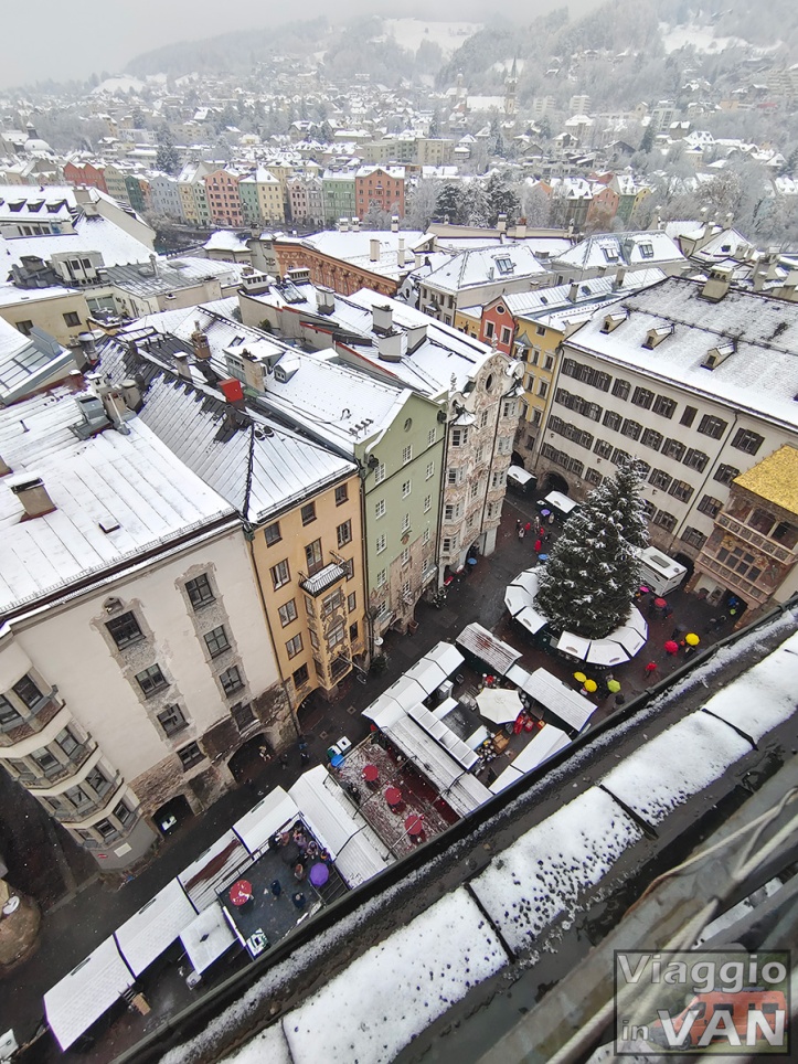 Innsbruck - Vista dalla torre civica con Tettuccio d'Oro